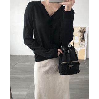 V-neck Scallop-edge Buttoned Cardigan