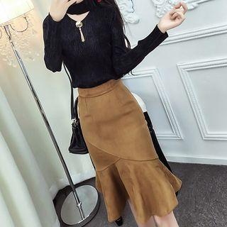 Set: V-neck Long-sleeve Top + Midi Frilled Skirt
