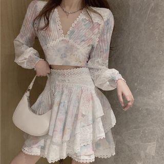 Long-sleeve V-neck Open-back Lace Trim Crop Top / Fringed Tiered Mini A-line Skirt