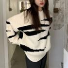 Abstract Pattern Sweater Black & White - One Size