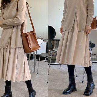 Inset Pleated Dress Slit-hen Knit Top