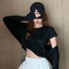 Set: Short-sleeve T-shirt + V-neck Pullover