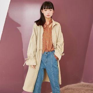 Long-sleeve Tie-neck Dotted Blouse
