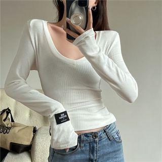 Long-sleeve Applique Scoop-neck T-shirt