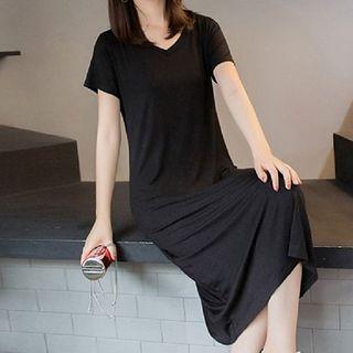 Short-sleeve V-neck Plain Midi T-shirt Dress