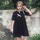 Crane Embroidered Short-sleeve A-line Dress