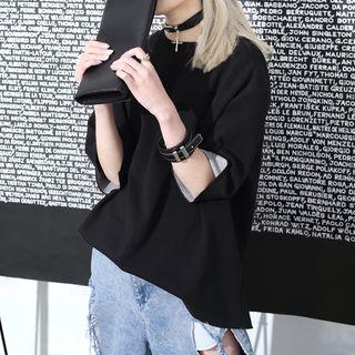 Elbow-sleeved T-shirt