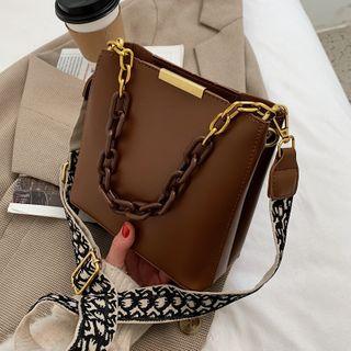 Wide Strap Bucket Bag With Pouch