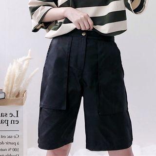 Striped Short-sleeve T-shirt / Plain Shorts