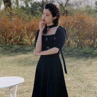 Bee Detail Short-sleeve A-line Dress