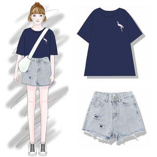 Short-sleeve Flamingo Embroidered T-shirt / Ripped Denim Shorts