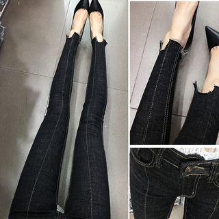 Ripped Skinny Jeans / Under Shorts