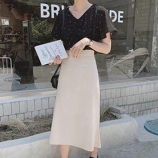 Floral Print Short-sleeve V-neck Top / A-line Midi Skirt