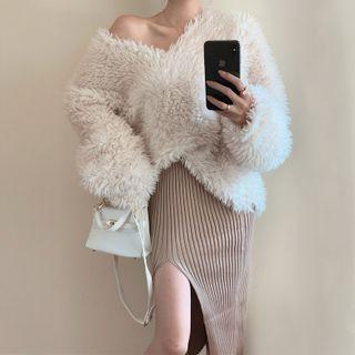 Furry V-neck Top / Knit Slit Skirt