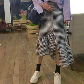 Plain Long Sleeve T-shirt / Plaid Midi Skirt