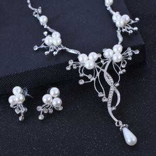 Set: Faux Pearl Stud Earring + Necklace