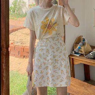 Floral Short-sleeve T-shirt / Floral A-line Skirt