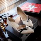 Bow-accent Pointy-toe Low-heel Pumps