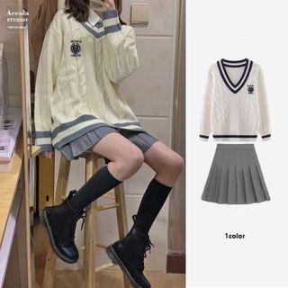 Logo Embroidered V-neck Sweater / Pleated Mini A-line Skirt