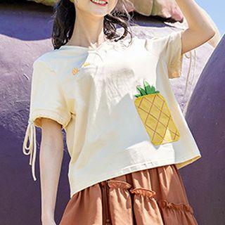 Short-sleeve V-neck Pineapple Applique T-shirt