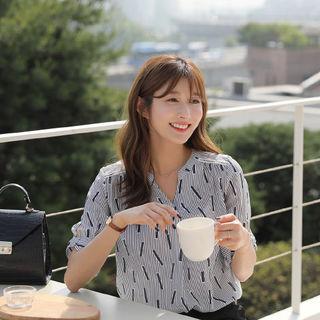 V-neck Tab-sleeve Pattern Shirt
