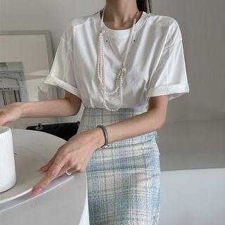 Boxy T-shirt With Pearl Necklace