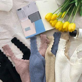 Sleeveless Scallop-edge Lightweight Knit Top