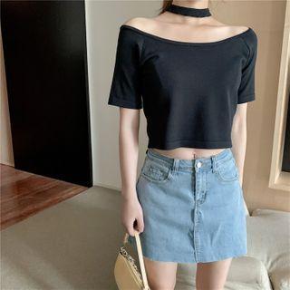 Choker-neck Short-sleeve Cropped T-shirt Black - One Size