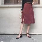 Cropped Long-sleeve T-shirt / Slit A-line Midi Skirt