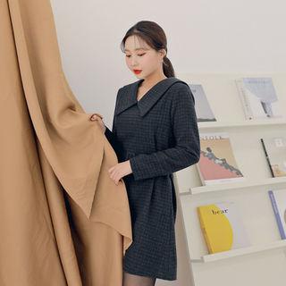 Chelsea-collar Belted Check Dress