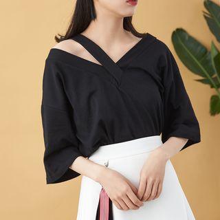 Cut Out Shoulder 3/4 Sleeve T-shirt