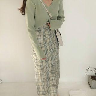 V-neck Knit Top / Maxi Plaid Sheath Skirt