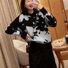Printed Sweater Light Gray & Black - One Size