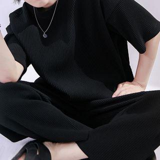 Short-sleeve T-shirt / Straight Leg Pants
