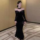 Choker-neck Off-shoulder Sheath Evening Gown