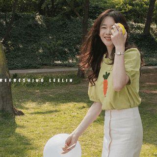 Carrot Embroidery Puff-sleeve Top