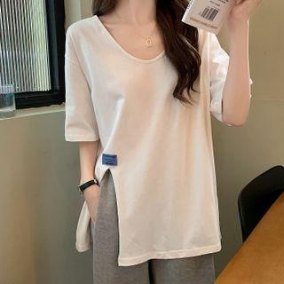 Short-sleeve Applique Side-slit T-shirt