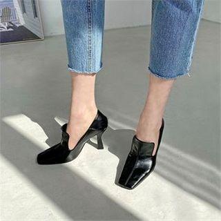Two-way Flared-heel Pumps