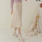 Dual-pocket A-line Midi Knit Skirt