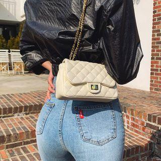 Twist-lock Chain-strap Quilted Shoulder Bag