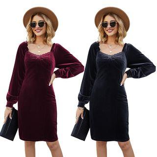 Sweetheart Neckline Long-sleeve Velvet Sheath Dress