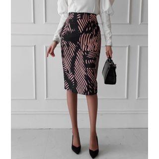 Zip-back Patterned Sheath Skirt