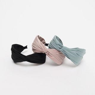 Knotted Hair Band For Vacation Look