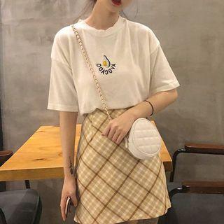 Set: Avocado Embroidered Short-sleeve T-shirt + Plaid Mini Straight Skirt