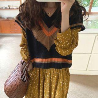 Contrast Panel Sweater Vest / Long-sleeve Dress