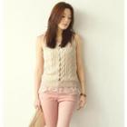 Lace Underlay Sleeveless Cable-knit Vest