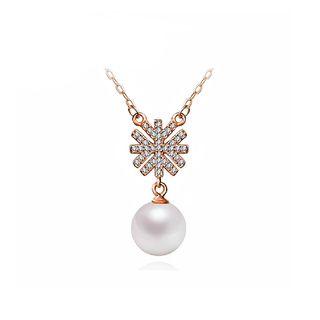 Elegantly Plated Rose Gold Snowflake Necklace With White Fashion Pearl