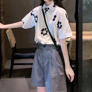 Short-sleeve Floral Blouse / Plain Shorts
