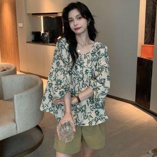 Long-sleeve Floral Blouse / High-waist Plain Shorts