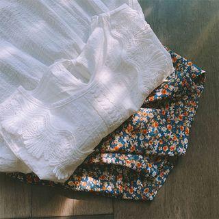 Short-sleeve Lace Top / Floral Print Skirt